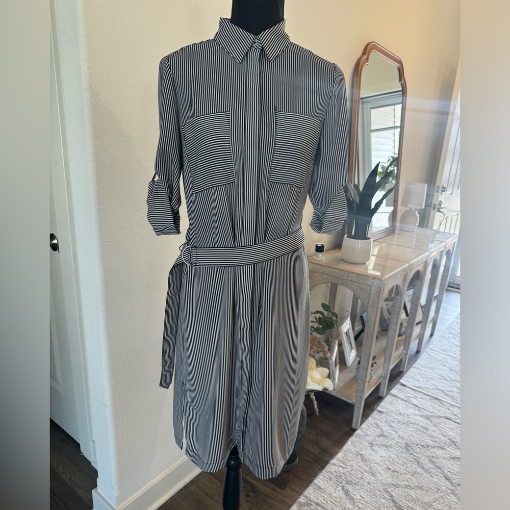 White House black market dress black-and-white striped size 0